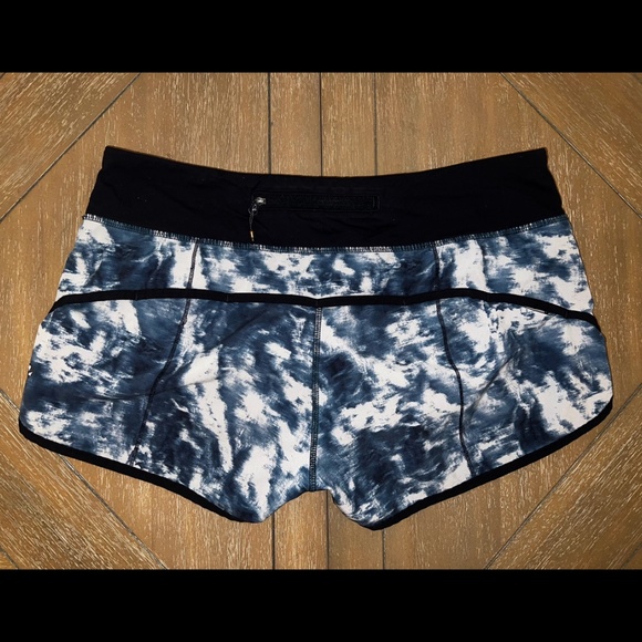 Lululemon Speed Up Low-Rise Lined Short 2.5" - Picture 2 of 3